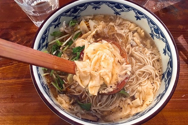 【日本東京】銀座梵天拉麵.Ginzabonten~醬油味噌湯頭為主的麵,銀座一丁目10出口旁,還有少見的酸辣麵是濃濃的台式風味 @飛天璇的口袋
