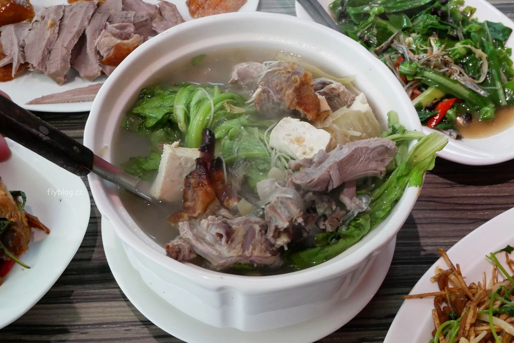 鴨片館:要提前一個月預約才吃的到的烤鴨,一鴨八吃餐點選擇性也很多 @飛天璇的口袋