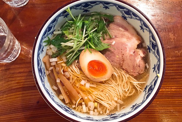 【日本東京】銀座梵天拉麵.Ginzabonten~醬油味噌湯頭為主的麵,銀座一丁目10出口旁,還有少見的酸辣麵是濃濃的台式風味 @飛天璇的口袋