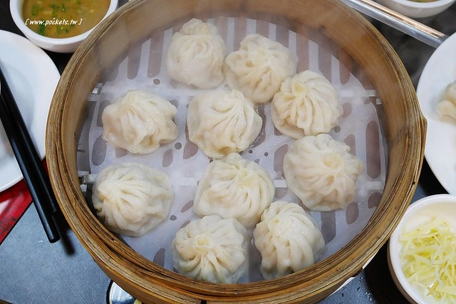 劉家酸菜白肉鍋:高雄超人氣連鎖火鍋店進駐台中,下午時段火鍋只要半價,鄰近南屯IKEA和向上花市 @飛天璇的口袋