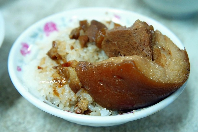 彰化夜市爌肉飯|彰化人說沒吃過夜市爌肉飯就不算來過彰化!限量總是殘酷的,一開店就秒殺完售的超人氣美食 @飛天璇的口袋