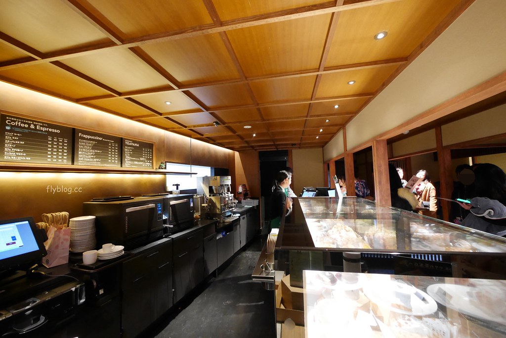 日本京都|二年坂星巴克.全球唯一有榻榻米座椅的星巴克,京都二年坂ヤサカ茶屋店 @飛天璇的口袋