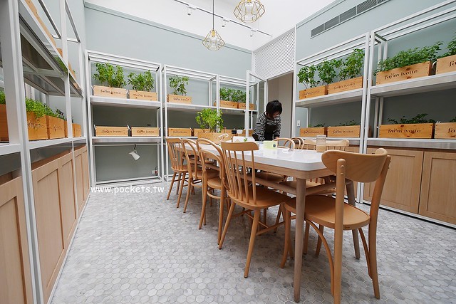 台中西屯|Ivette cafe,座落於秋紅谷公園旁的貴婦級早午餐店,Tiffany藍的裝潢環境明亮 @飛天璇的口袋