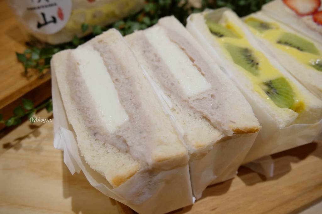 橫山銘製三明治專賣店┃台中西屯:草莓控會失心瘋的爆餡三明治,還有季節水果和巧士達芋泥 @飛天璇的口袋