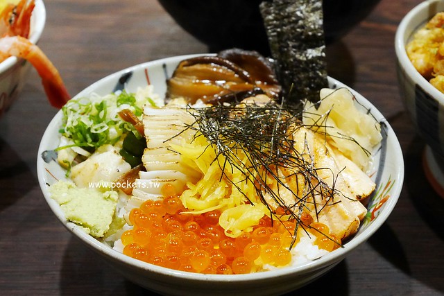 Kama 釜かま日式丼飯專門店┃台中南屯美食:以日本江戶時代為風情,漂亮特別的建築美學設計,公益路美食商圈又一選擇 @飛天璇的口袋