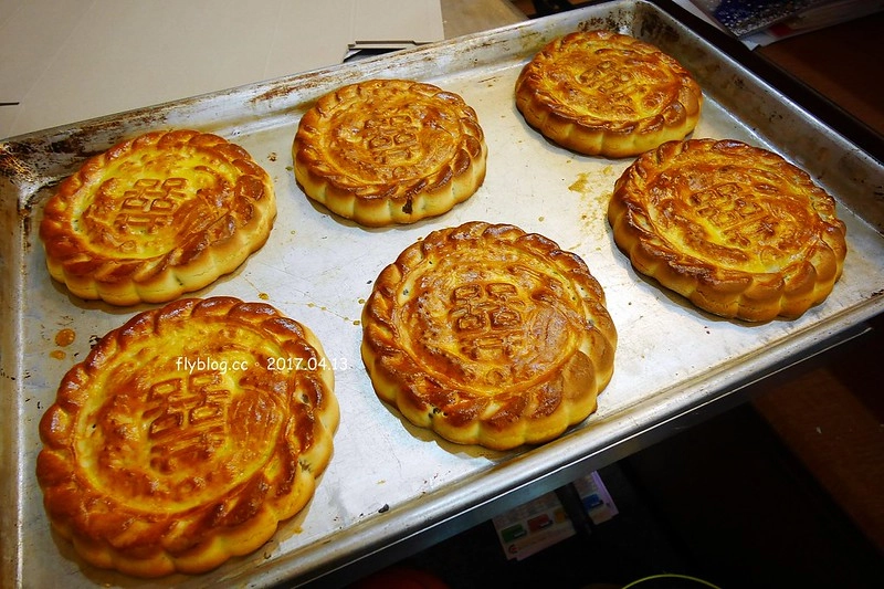 台中南區|榮記餅店.好吃的台式馬卡龍牛粒,隱藏第三市場的老牌糕餅店 @飛天璇的口袋