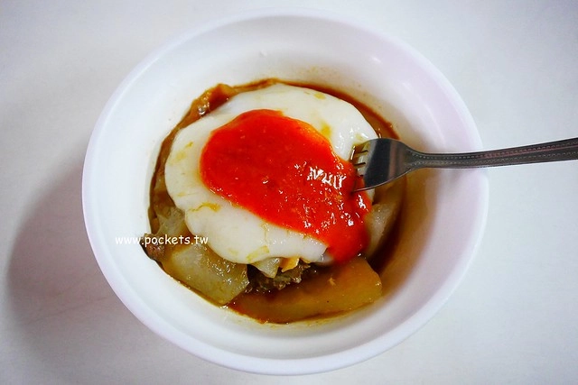 台中東勢|老黑輪肉圓店.東勢傳承50個年頭的老滋味,用臉盆裝黑輪超有氣勢 @飛天璇的口袋