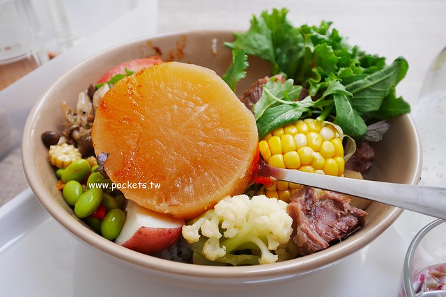 BOWL Fast Slow Food:北歐風格新建築,IG打卡熱門景點,少油少鹽健康食材,草悟道巷弄美食推薦 @飛天璇的口袋