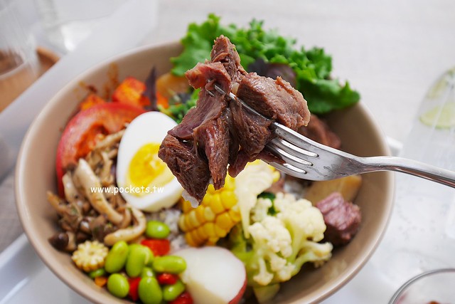 BOWL Fast Slow Food:北歐風格新建築,IG打卡熱門景點,少油少鹽健康食材,草悟道巷弄美食推薦 @飛天璇的口袋