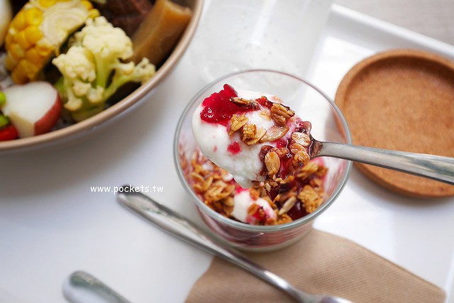 BOWL Fast Slow Food:北歐風格新建築,IG打卡熱門景點,少油少鹽健康食材,草悟道巷弄美食推薦 @飛天璇的口袋