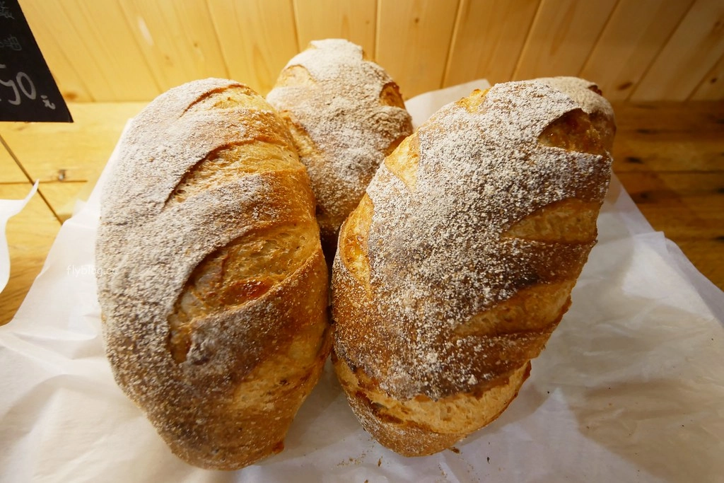 南投草屯|田間小路五十一號麵包研究所.隱身草屯田野小路的麵包店,魔戒哈比村造型麵包工房 @飛天璇的口袋