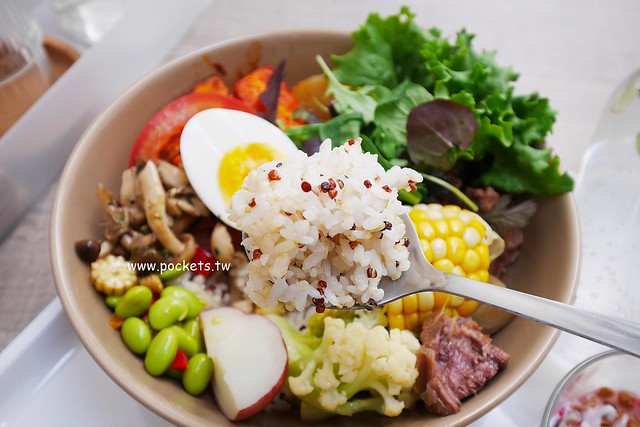 BOWL Fast Slow Food:北歐風格新建築,IG打卡熱門景點,少油少鹽健康食材,草悟道巷弄美食推薦 @飛天璇的口袋