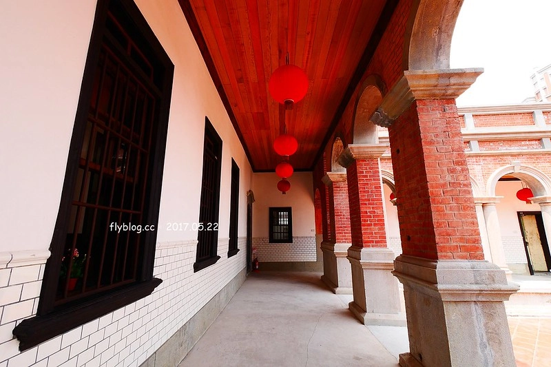 一德洋樓.台中市歷史建築林懋陽故居┃台中北屯美食:百年古蹟再造,結合一德藝文茶館、禧院喜餅、羅布森書蟲房冊惦、布朗尼甜點,未來還會有兒童沙坑和遊戲區 @飛天璇的口袋