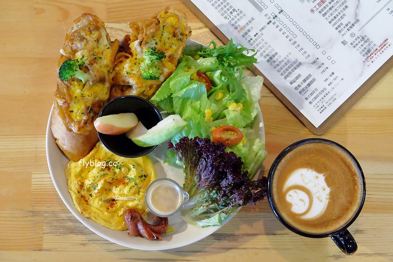 Cuppa Cafe.咖派咖啡:早午餐的份量很澎派,每日手作甜點供應,還有隱藏版的可愛拉花 @飛天璇的口袋