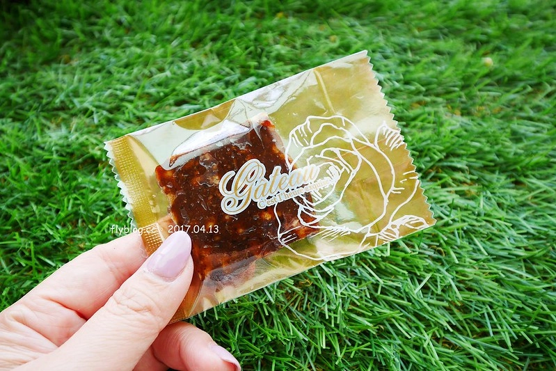 台中南區|榮記餅店.好吃的台式馬卡龍牛粒,隱藏第三市場的老牌糕餅店 @飛天璇的口袋