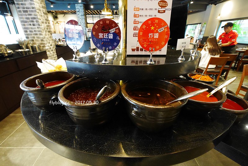 【台中北區】兩餐韓國年糕火鍋,$299元無限量吃到飽!吃完年糕後再做炒飯,中友百貨商圈一樓 @飛天璇的口袋