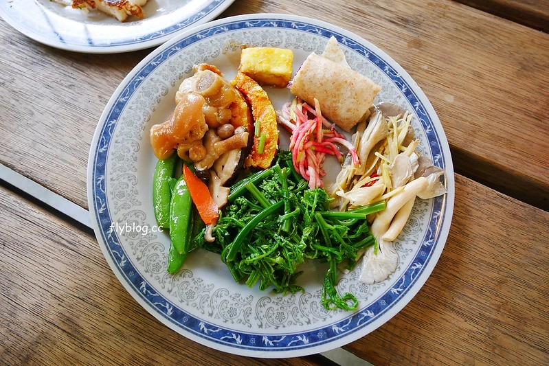 南投水里|阿成的家.在龍眼樹下吃百匯料理,大哥窯烤歐式麵包 @飛天璇的口袋