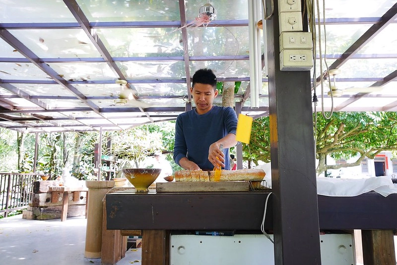 南投水里|阿成的家.在龍眼樹下吃百匯料理,大哥窯烤歐式麵包 @飛天璇的口袋