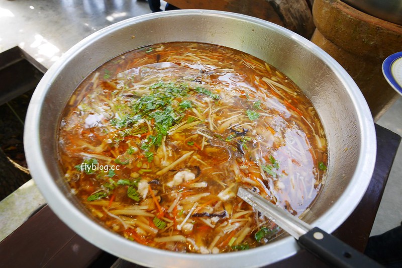 南投水里|阿成的家.在龍眼樹下吃百匯料理,大哥窯烤歐式麵包 @飛天璇的口袋