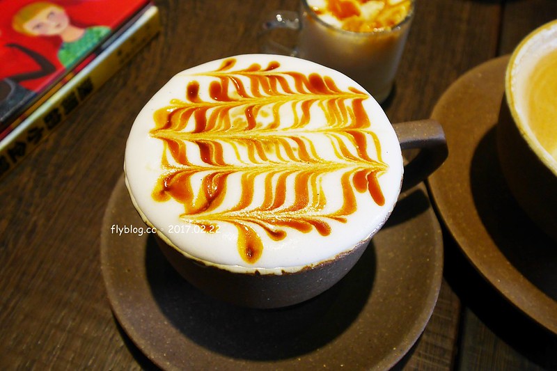 何朝宗建築師事務所┃東勢美食推薦:像是在自已家裡喝咖啡般的自在,平價又美味的低調咖啡館,每日限量手作麵包也超好吃 @飛天璇的口袋