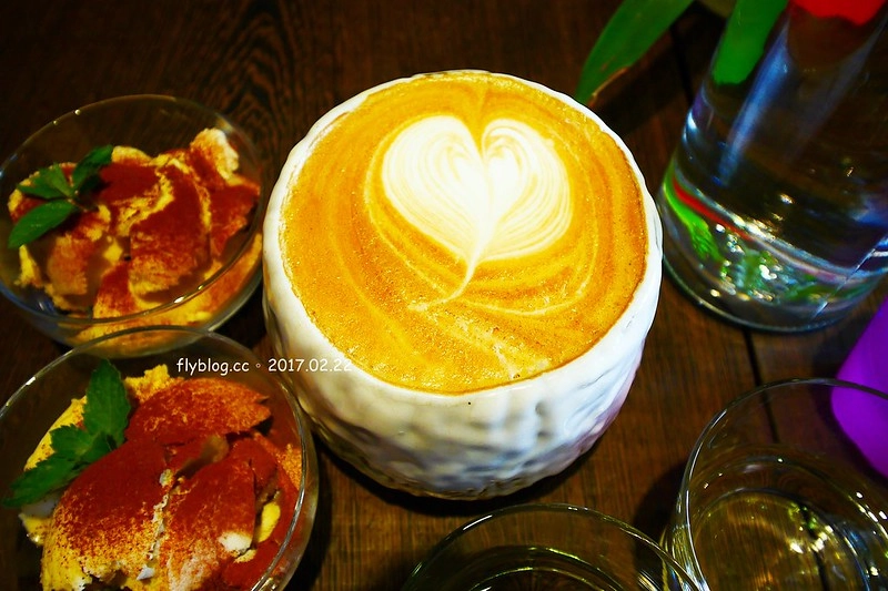 何朝宗建築師事務所┃東勢美食推薦:像是在自已家裡喝咖啡般的自在,平價又美味的低調咖啡館,每日限量手作麵包也超好吃 @飛天璇的口袋