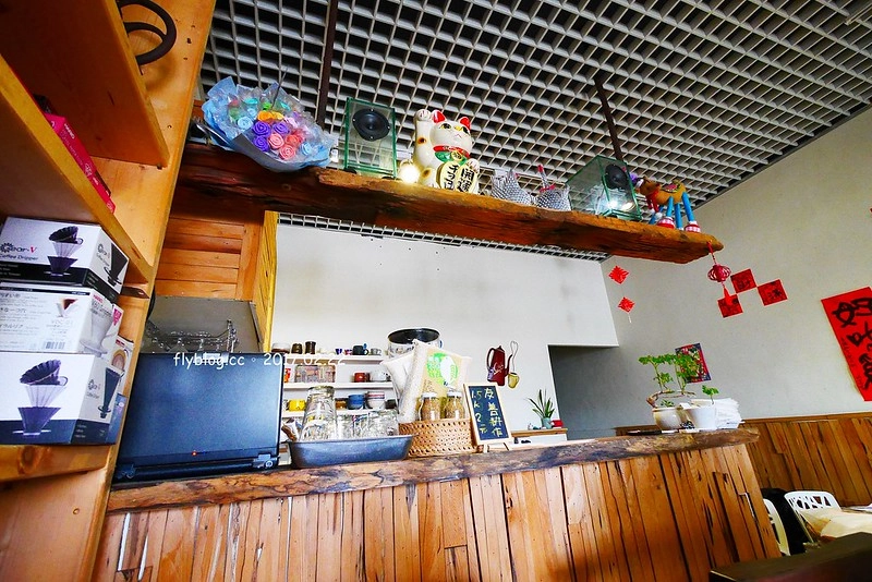 何朝宗建築師事務所┃東勢美食推薦:像是在自已家裡喝咖啡般的自在,平價又美味的低調咖啡館,每日限量手作麵包也超好吃 @飛天璇的口袋