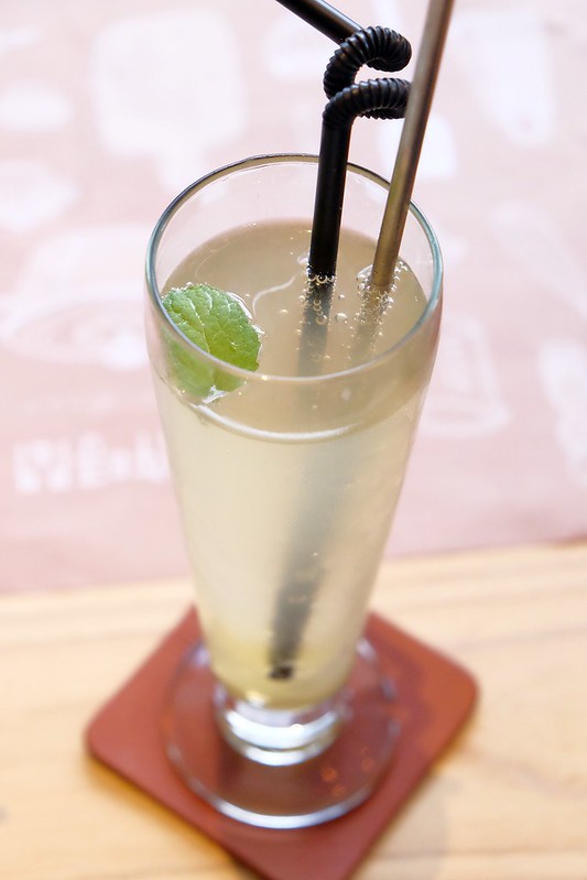 日許時間┃台中北區美食:充滿日式雜貨風的餐廳,餐點輕爽平價好吃,轉角遇見都市中的叢林 @飛天璇的口袋