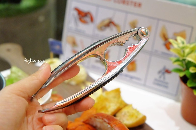 Captain Lobster龍蝦堡台中快閃店┃台中西屯美食:整隻500公克重的豪華活龍蝦,還多了古巴三明治和松葉蟹堡,超霸氣龍蝦套餐千元有找 @飛天璇的口袋