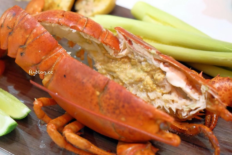 Captain Lobster龍蝦堡台中快閃店┃台中西屯美食:整隻500公克重的豪華活龍蝦,還多了古巴三明治和松葉蟹堡,超霸氣龍蝦套餐千元有找 @飛天璇的口袋