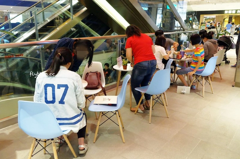 Captain Lobster龍蝦堡台中快閃店┃台中西屯美食:整隻500公克重的豪華活龍蝦,還多了古巴三明治和松葉蟹堡,超霸氣龍蝦套餐千元有找 @飛天璇的口袋