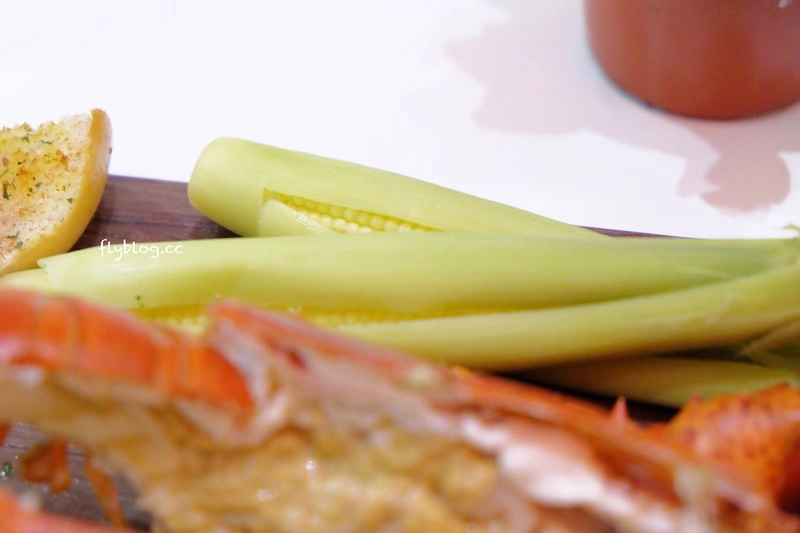 Captain Lobster龍蝦堡台中快閃店┃台中西屯美食:整隻500公克重的豪華活龍蝦,還多了古巴三明治和松葉蟹堡,超霸氣龍蝦套餐千元有找 @飛天璇的口袋