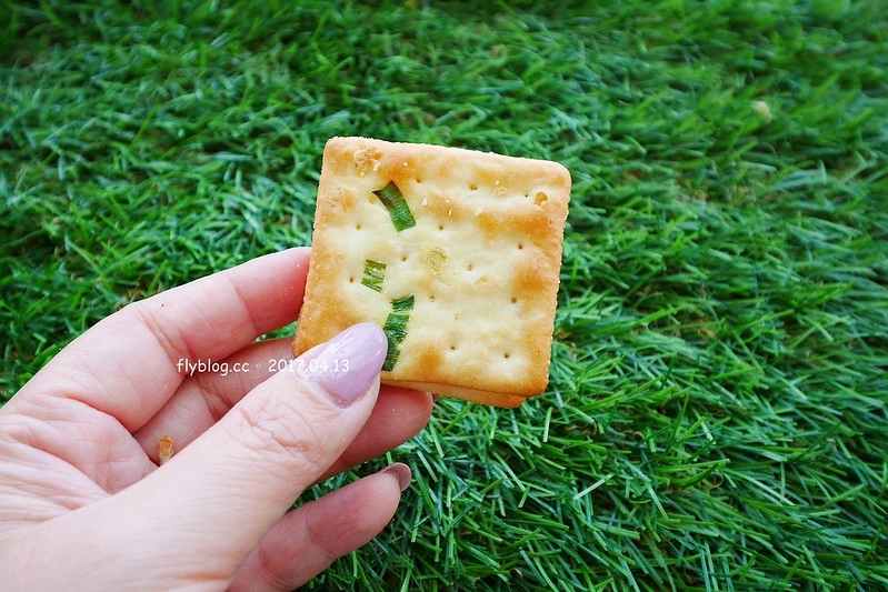 台中南區|榮記餅店.好吃的台式馬卡龍牛粒,隱藏第三市場的老牌糕餅店 @飛天璇的口袋