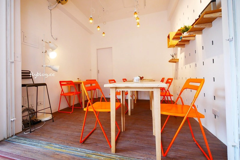 蒔初甜點@二店┃台中西區美食:隱藏在林森路動漫巷裡的超人氣甜點店,同場加映動漫巷各種新的彩繪卡通,還有最新的「你的名字」電影海報畫面 @飛天璇的口袋