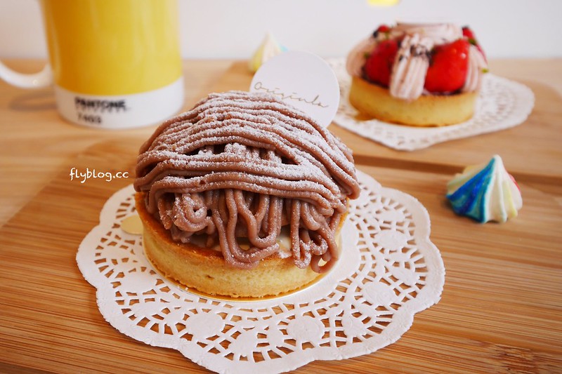 蒔初甜點@二店┃台中西區美食:隱藏在林森路動漫巷裡的超人氣甜點店,同場加映動漫巷各種新的彩繪卡通,還有最新的「你的名字」電影海報畫面 @飛天璇的口袋