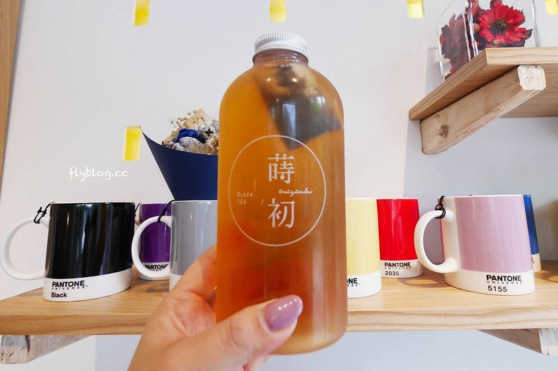 蒔初甜點@二店┃台中西區美食:隱藏在林森路動漫巷裡的超人氣甜點店,同場加映動漫巷各種新的彩繪卡通,還有最新的「你的名字」電影海報畫面 @飛天璇的口袋