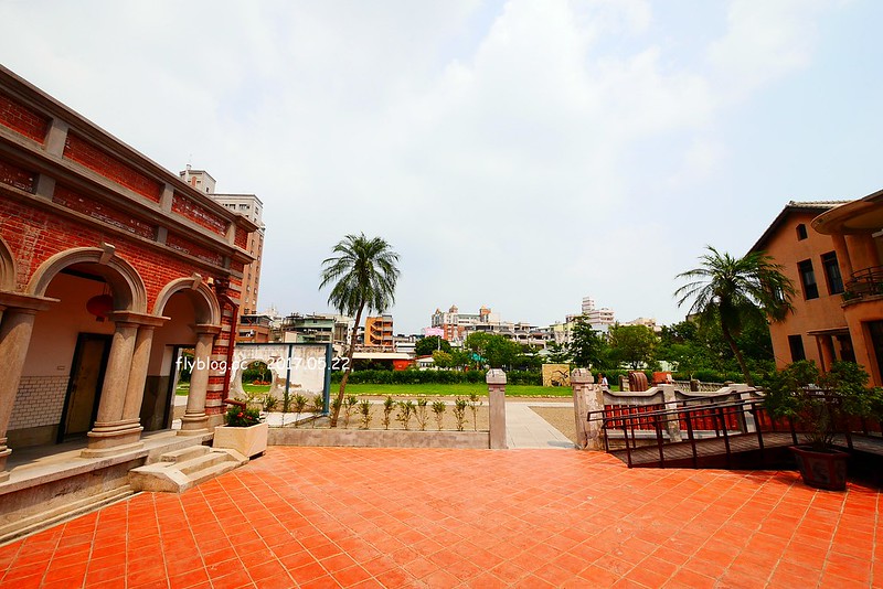 一德洋樓.台中市歷史建築林懋陽故居┃台中北屯美食:百年古蹟再造,結合一德藝文茶館、禧院喜餅、羅布森書蟲房冊惦、布朗尼甜點,未來還會有兒童沙坑和遊戲區 @飛天璇的口袋