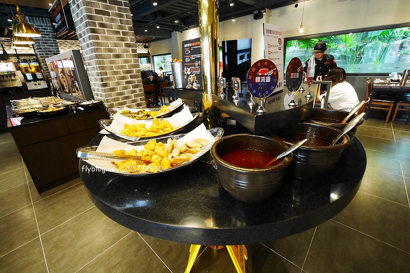 【台中北區】兩餐韓國年糕火鍋,$299元無限量吃到飽!吃完年糕後再做炒飯,中友百貨商圈一樓 @飛天璇的口袋