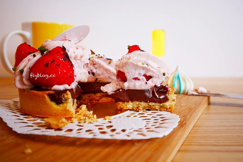 蒔初甜點@二店┃台中西區美食:隱藏在林森路動漫巷裡的超人氣甜點店,同場加映動漫巷各種新的彩繪卡通,還有最新的「你的名字」電影海報畫面 @飛天璇的口袋