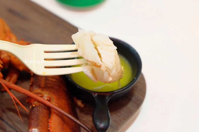 Captain Lobster龍蝦堡台中快閃店┃台中西屯美食:整隻500公克重的豪華活龍蝦,還多了古巴三明治和松葉蟹堡,超霸氣龍蝦套餐千元有找 @飛天璇的口袋