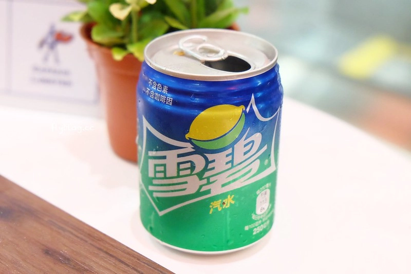 Captain Lobster龍蝦堡台中快閃店┃台中西屯美食:整隻500公克重的豪華活龍蝦,還多了古巴三明治和松葉蟹堡,超霸氣龍蝦套餐千元有找 @飛天璇的口袋