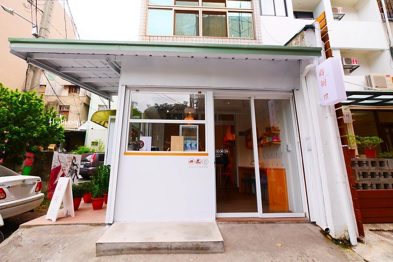 蒔初甜點@二店┃台中西區美食:隱藏在林森路動漫巷裡的超人氣甜點店,同場加映動漫巷各種新的彩繪卡通,還有最新的「你的名字」電影海報畫面 @飛天璇的口袋