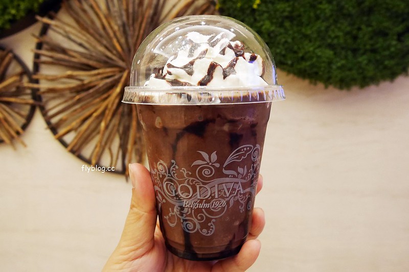 GODIVA比利時巧克力┃台中西屯美食:巧克力界的LV精品,霜淇淋、冰沙是夏季的最愛,貴氣十足頂級巧克力冰淇淋 @飛天璇的口袋