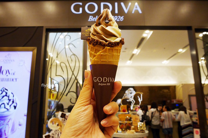 GODIVA比利時巧克力┃台中西屯美食:巧克力界的LV精品,霜淇淋、冰沙是夏季的最愛,貴氣十足頂級巧克力冰淇淋 @飛天璇的口袋