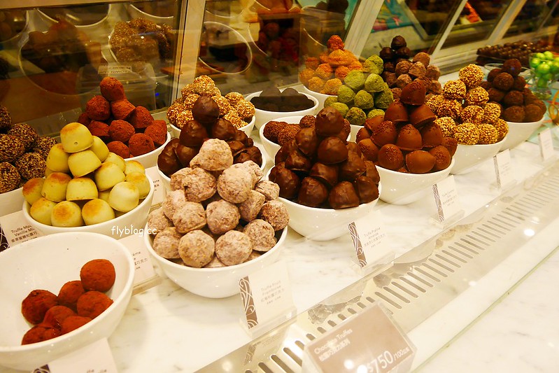 GODIVA比利時巧克力┃台中西屯美食:巧克力界的LV精品,霜淇淋、冰沙是夏季的最愛,貴氣十足頂級巧克力冰淇淋 @飛天璇的口袋