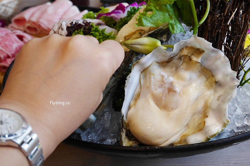 椰林世界 椰子雞┃台中南屯美食:椰子雞跨界鍋物餐廳,有如沙漠中的綠洲建築,高單價和食材表現不成比例,公益路美食餐廳又一發 @飛天璇的口袋