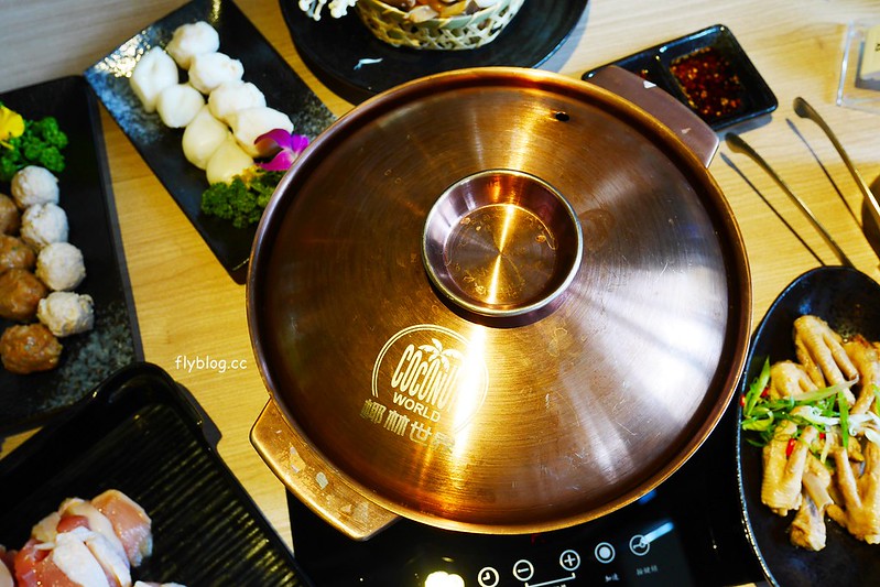 椰林世界 椰子雞┃台中南屯美食:椰子雞跨界鍋物餐廳,有如沙漠中的綠洲建築,高單價和食材表現不成比例,公益路美食餐廳又一發 @飛天璇的口袋