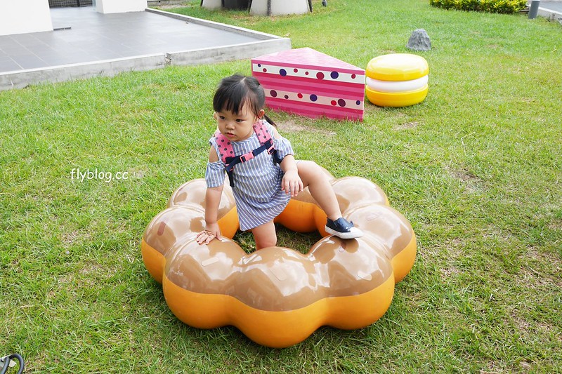 台中水晶教堂|藍天白雲映襯下宛如浪漫的水晶教堂,台中秀泰廣場2館頂樓 @飛天璇的口袋