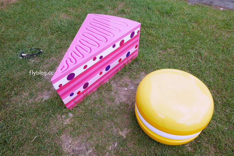 台中水晶教堂|藍天白雲映襯下宛如浪漫的水晶教堂,台中秀泰廣場2館頂樓 @飛天璇的口袋