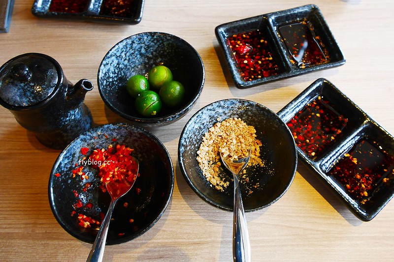 椰林世界 椰子雞┃台中南屯美食:椰子雞跨界鍋物餐廳,有如沙漠中的綠洲建築,高單價和食材表現不成比例,公益路美食餐廳又一發 @飛天璇的口袋