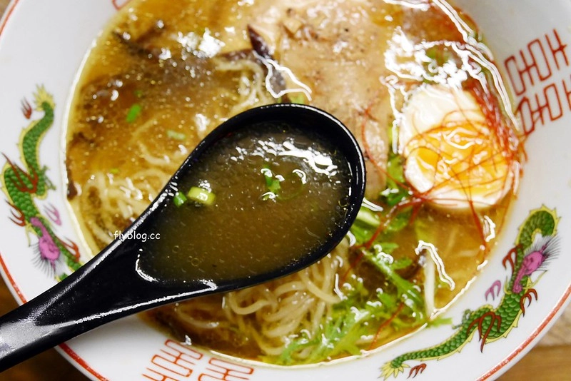 有囍拉麵:從深夜食堂起家的拉麵店,還有日本點餐機投幣點餐 @飛天璇的口袋